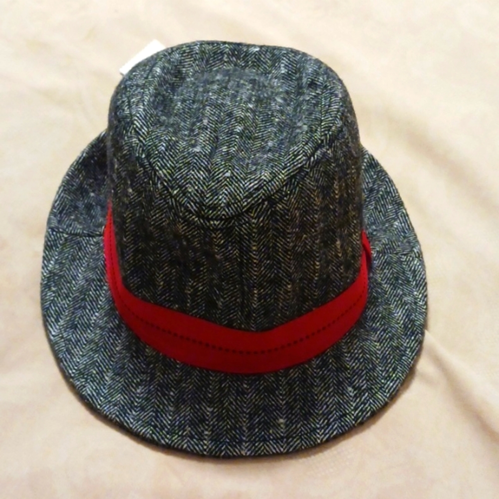 CAT & JACK hat size 6-12 months